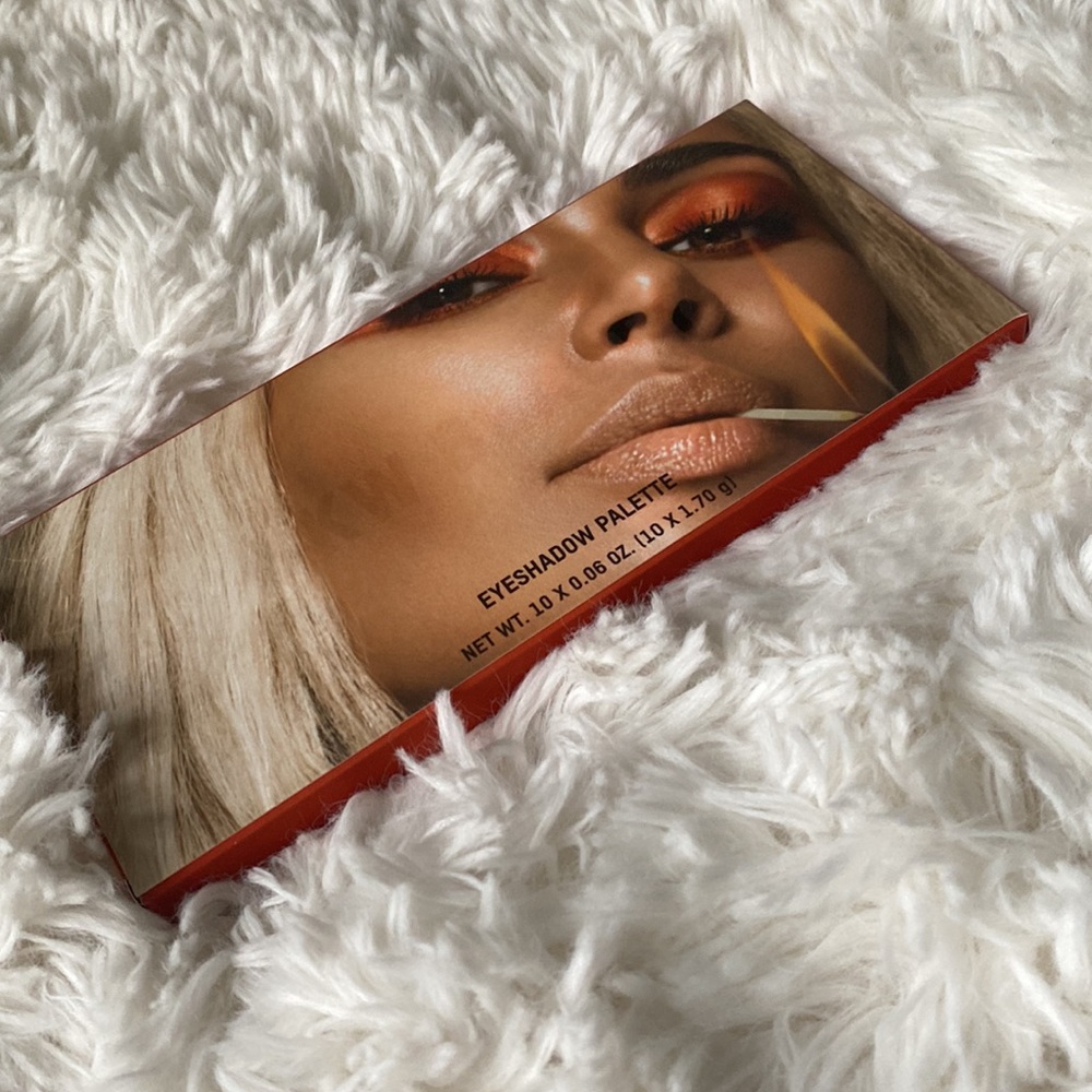 ✨NEW IN BOX KKW SOOO FIRE 🔥 EYESHADOW PALETTE✨